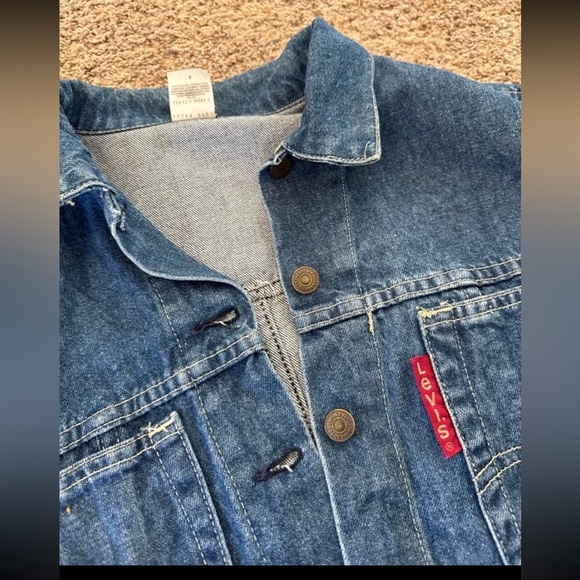 Vintage Levi’s Cropped Large Red Tab RARE Denim Jacket
Size Large - Picture 10 of 14